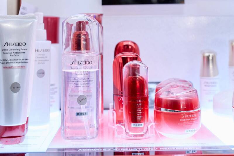 資生堂是日本代表性的美妝品牌，近期面臨史上最大虧損。（彭博資料照）