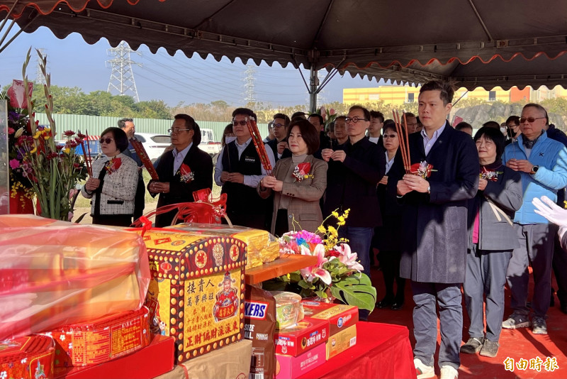 屏東縣六塊厝產業園區再傳喜訊，期暉實業有限公司3日舉行廠房新建工程動土祈福典禮。（記者羅欣貞攝）