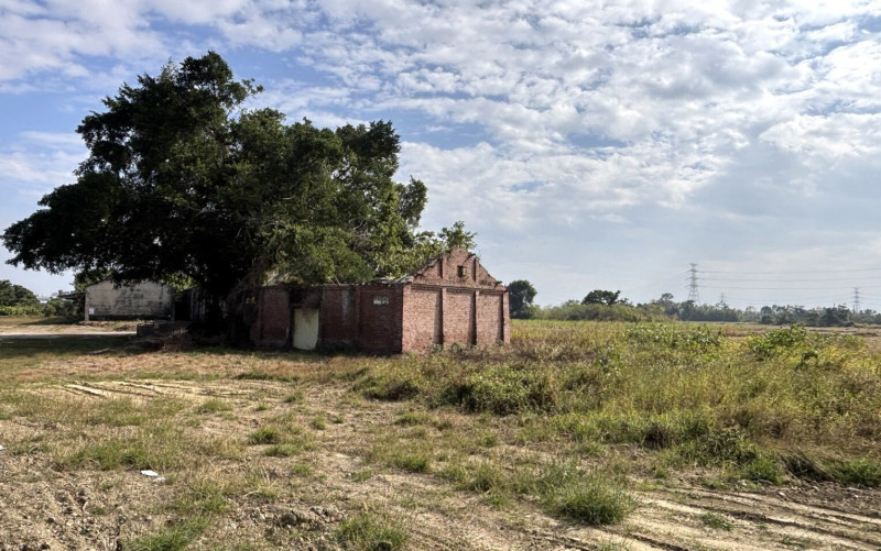 台南麻豆總爺社宅預定地，地形方正。（記者楊金城攝）