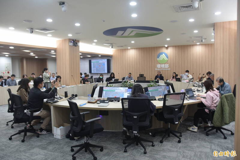 南部科學園區針對嘉義園區提出二期開發，到環境部進行環評初審，環評委員討論用水、空污、健康風險評估等訴求後，決議初審通過，待送大會審查。（記者吳柏軒攝）