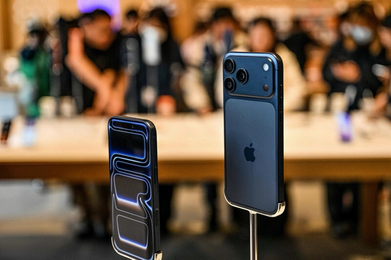 研調機構Omdia指出，2025年第四季全球智慧型手機出貨量年增4%，在季節性需求回溫與通路庫存水位改善帶動下，市場呈現溫和復甦。（路透檔案照）