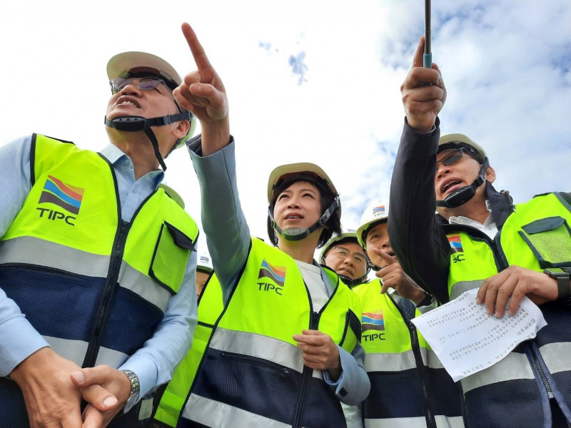 台美關稅降到15%，何欣純肯定提昇台灣機械丶工具機、手工具等傳統基礎工業的競爭力。（圖：何欣純服務處提供）