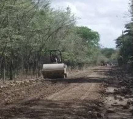尼加拉瓜運河成了爛尾，歷經數年只修建了一條塵土飛揚的小路。（圖擷取自中國社交平台）
