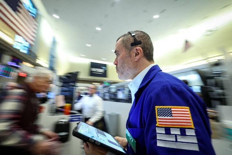 「賣出美國」交易再次啟動!美「股匯債」同步瘋狂下殺。(路透)