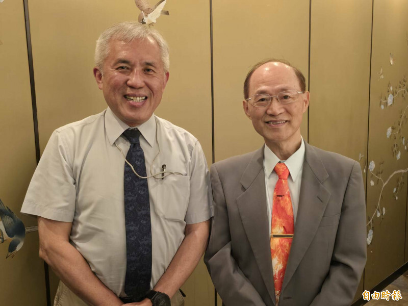 吉晟投資的苗栗新廠預計第二季動土。圖右為吉晟董事長楊朝堂、左為總經理林亮光。（資料照）