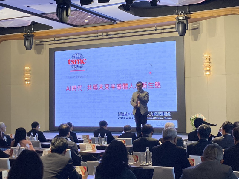 台積電人資營運處長張進益以「AI時代，共築未來半導體人才新生態」為題，於大學校長會議發表演說。（記者楊綿傑攝）