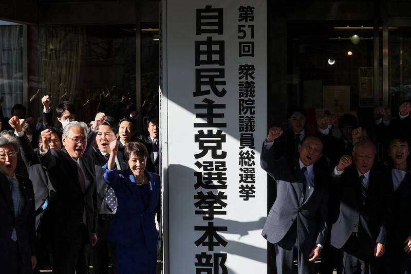 《路透》分析,若高市早苗能在众院改选中大胜,将可强化她在自民党内的领导地位。 (路透)