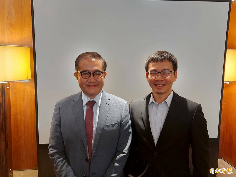 台寶延攬全球頂尖T細胞專家Arlene Sharpe任科學顧問；並與哈佛、BWH合作首項成果登上《Nature Immunology》國際期刊。圖左為台寶董事長郭旭崧、圖右為執行長楊鈞堯。（資料照）