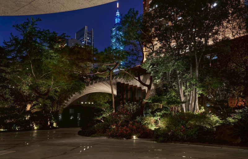 陶朱隱園庭園夜景。（中華工程提供）