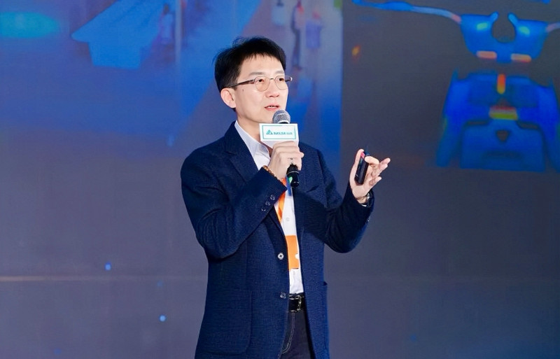 中達電通總經理宮鴻華表示，面對全球產業格局深度調整，集團將持續以「產品、解決方案、服務」三大領域作為核心，與合作夥伴形成更緊密的合作模式。（中達電通提供）