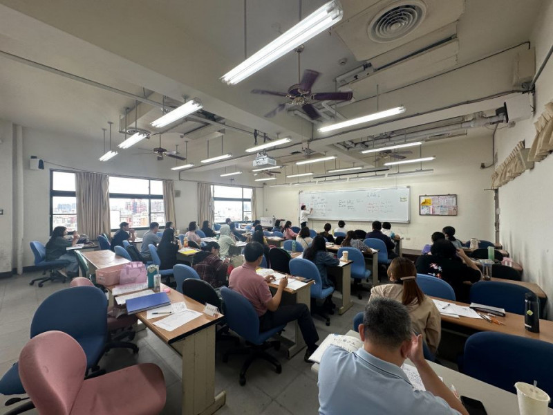 桃園市政府勞動局提供弱勢在職勞工進修學分費補助，即日起開放申請。（桃園市政府提供）