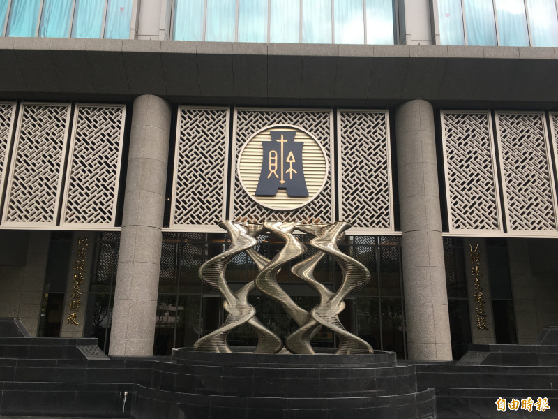財政部表示，二親等以內親屬車籍與身障者戶籍相同，免徵使用牌照稅，1月30日起生效。（記者鄭琪芳攝）