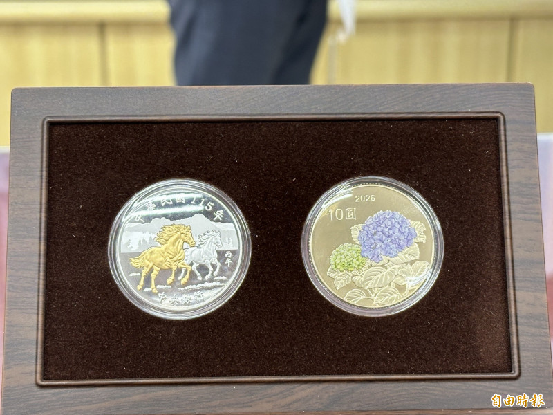 馬年套幣臨櫃開賣 史上最貴仍買氣爆棚