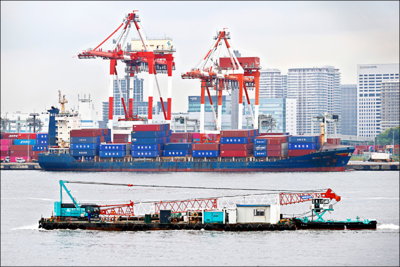 日本去年12月出口年增5.1%，連續4個月擴張，但對美國的出貨受關稅與需求轉弱影響，年減約11.1%。（歐新社）