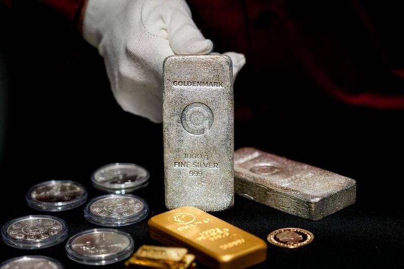 黃金與白銀價格出現劇烈震盪。（彭博資料照）