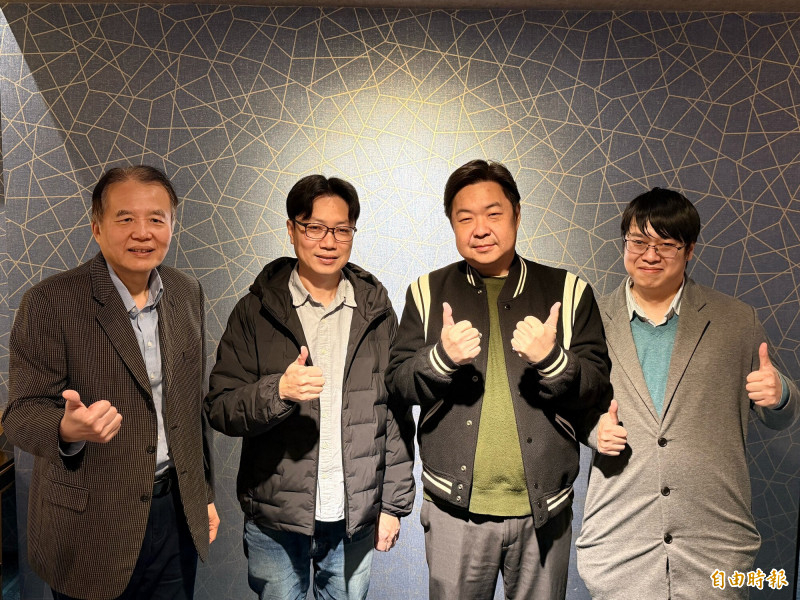 ACpay今年加速成長。圖右二為董事長陳彥甫。（記者歐宇祥攝）