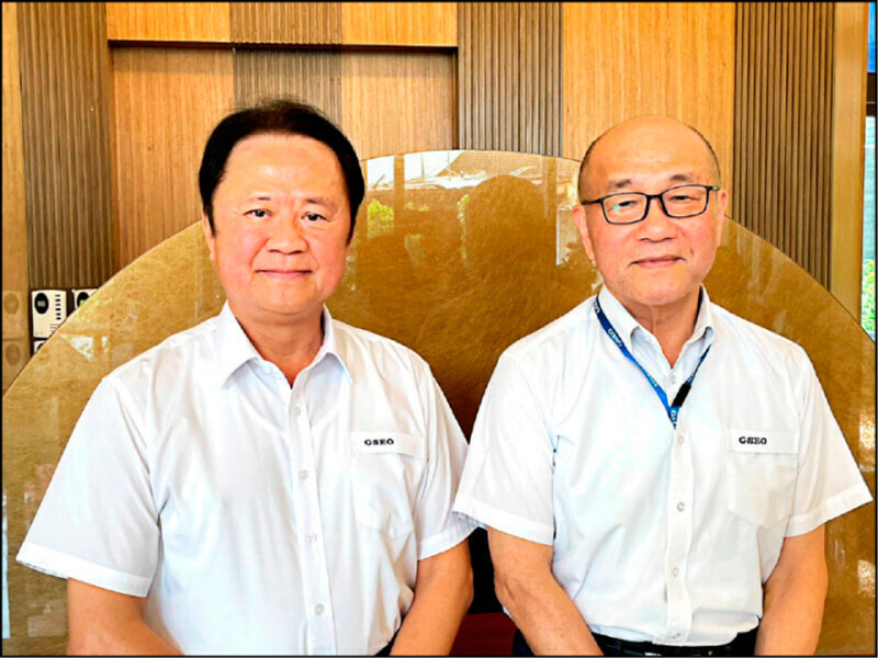 玉晶光元月營收為25.15億元。左為董事長陳天慶，右為總經理郭英理。（資料照）