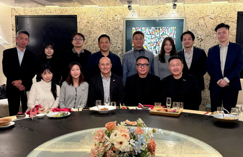 德州前眾議員、友台連線成員傑西·傑頓（前排右3）今日應邀請來台。（黑石財經提供）