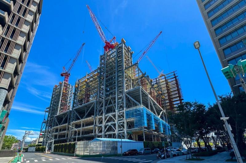 全台科技業大建廠，國產建材實業受惠，1月營收維持高檔。（國產提供）
