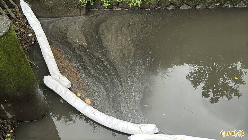 基隆河去年11月發生油污事件，汐止、基隆供水地區受影響戶約為18.4萬戶。（資料照）