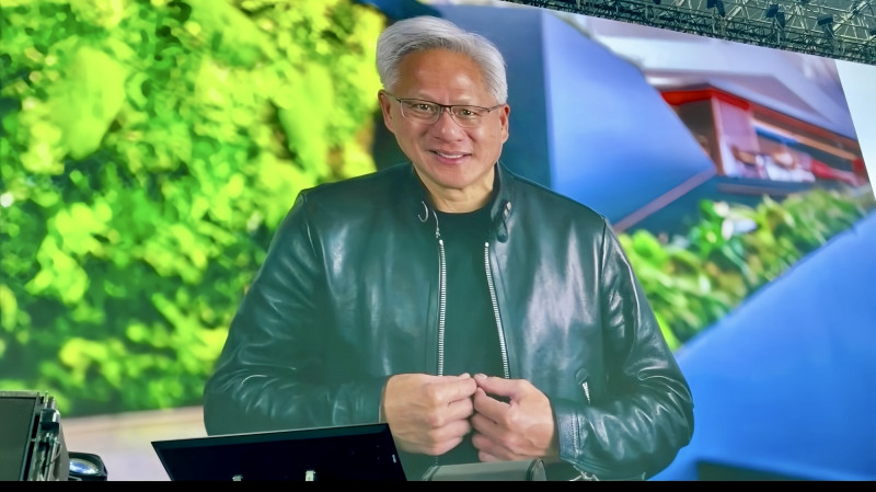 獻聲鴻海嘉年華 黃仁勳：AI超級電腦打造速度超乎想像