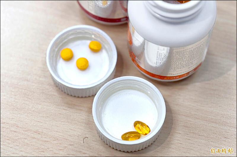 台美對等貿易協定拍板，美國保健食品關稅從30%降至10%，但專家直言「降稅不等於降價」，若缺乏監督機制，民眾未必能受惠。（資料照）