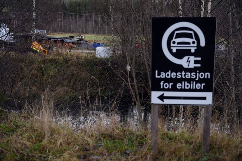 如何在實際交通流中穩定、高效率地傳輸能量，是技術進一步發展的必修課題。示意圖。（彭博資料照）