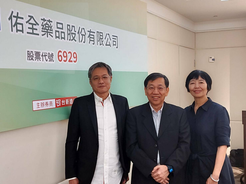 優盛經營權之爭開打，佑全藥局連鎖通路是被看上的主因。圖左為優盛董事長劉志平。（記者陳永吉攝）