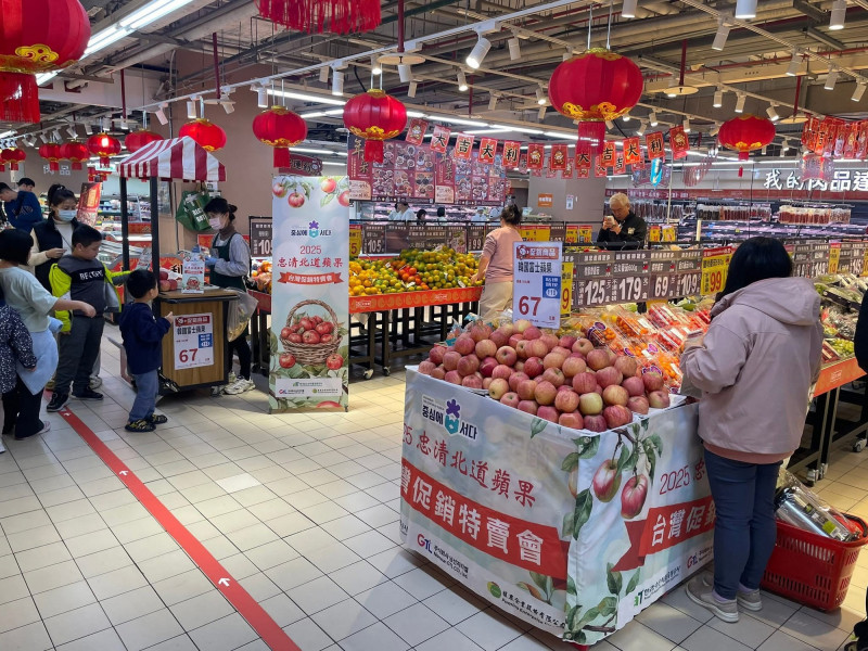大全聯景平店今天中午地下室冒出陣陣白煙，全聯表示，消防局正在釐清原因中，待確認安全無虞後，門市才會恢復營業。（取自大全聯景平店官方粉絲頁）