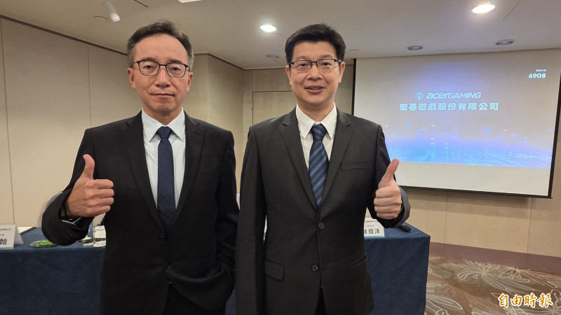 宏碁遊戲董事長高樹國（左）表示，隨著全球遊戲產業產值突破千億美元大關，公司建構獨創「通路代理」與「美術代工」雙引擎商業模式。（記者張慧雯攝）