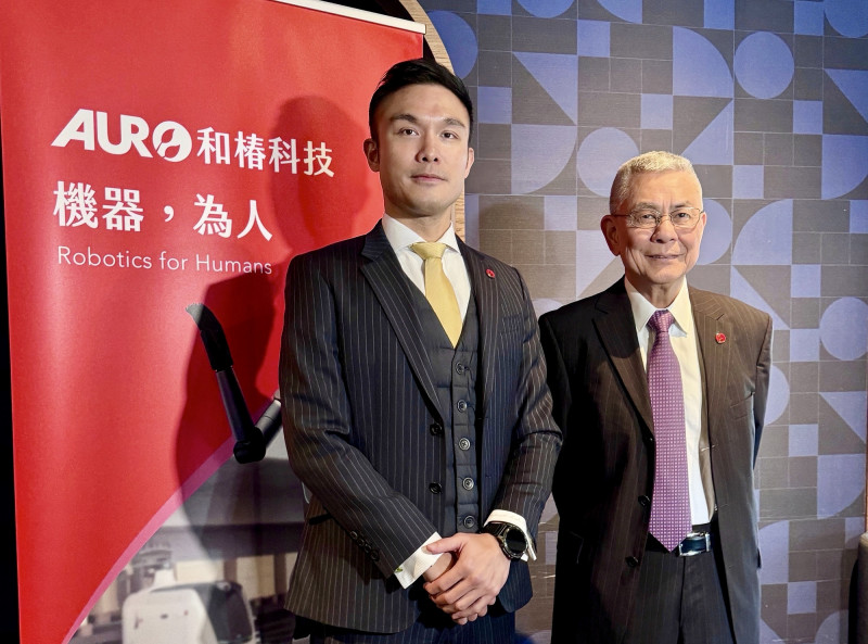 和椿董事長程天縱（右起）、副董事長張以昇看好機器人產業發展。（記者方韋傑攝）