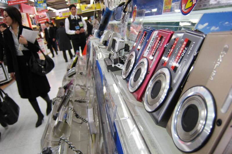 過去幾年，數位相機逐漸被智慧型手機取代。（資料照，路透）