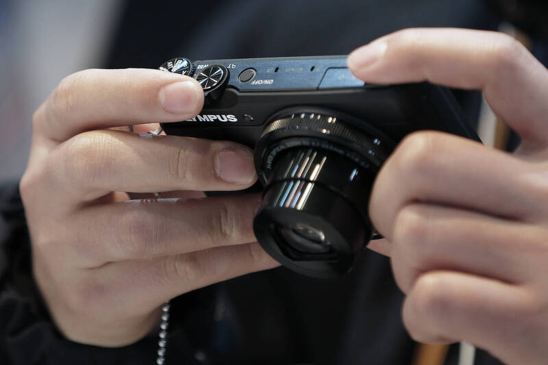 數位相機衰退並非單一因素，而是科技便利性、功能重疊、價格成本與使用習慣四者共同作用的結果。（資料照，彭博）