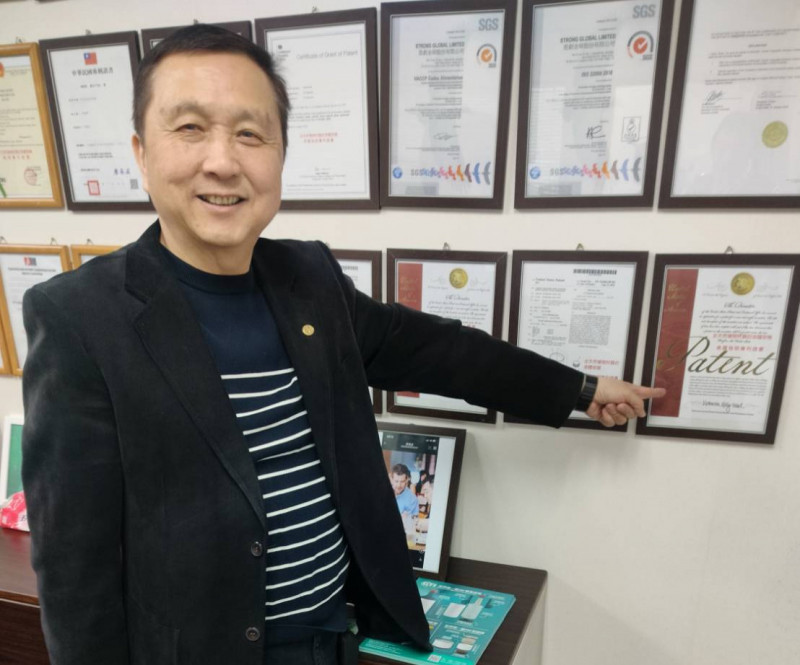 許佑正表示，思創全球生物基原料組合式雙層結構技術，已取得歐盟、美國等多國發明專利認證。（思創全球提供）