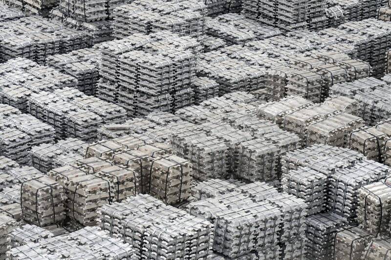 农历春节过后，中国工业需求仍低迷不振，铝库存堆积如山。 （彭博资料照）