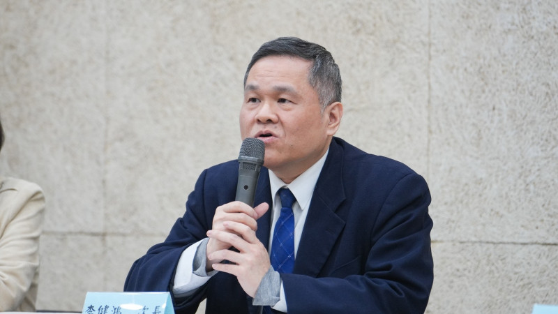 台灣正式開放家中有1名12歲以下孩童，就可以申請外籍家庭幫傭，勞動部政務次長李健鴻表示，目前有資格申請的家庭約144萬戶，其中有「特殊需求」的家庭達6萬346人。（勞動部提供）