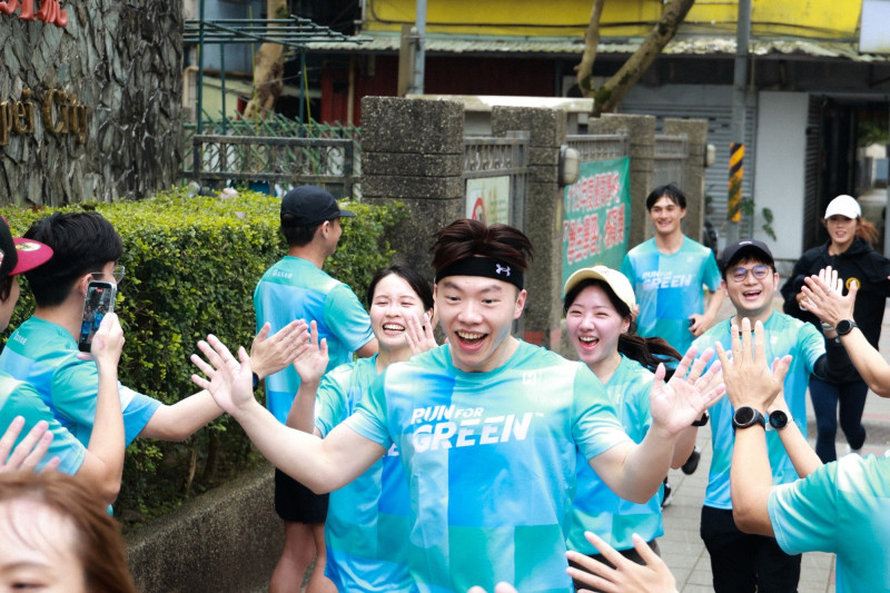落實Run For Green！ 富邦金志工接力跑17公里送暖弱勢生