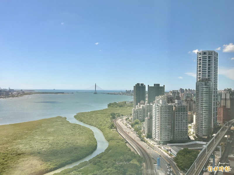 雙貸族大增應與這波股市大好有關，部分揹有房貸民眾透過信貸增加投資現金。（記者徐義平攝）