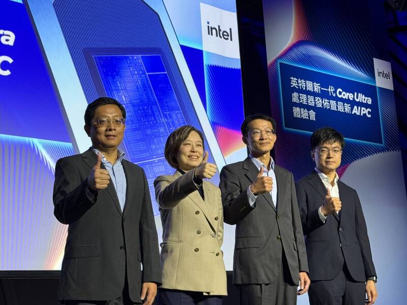英特爾（Intel）業務行銷事業群副總裁暨台灣區總經理莊蓓瑜（左二）。（記者洪友芳攝）