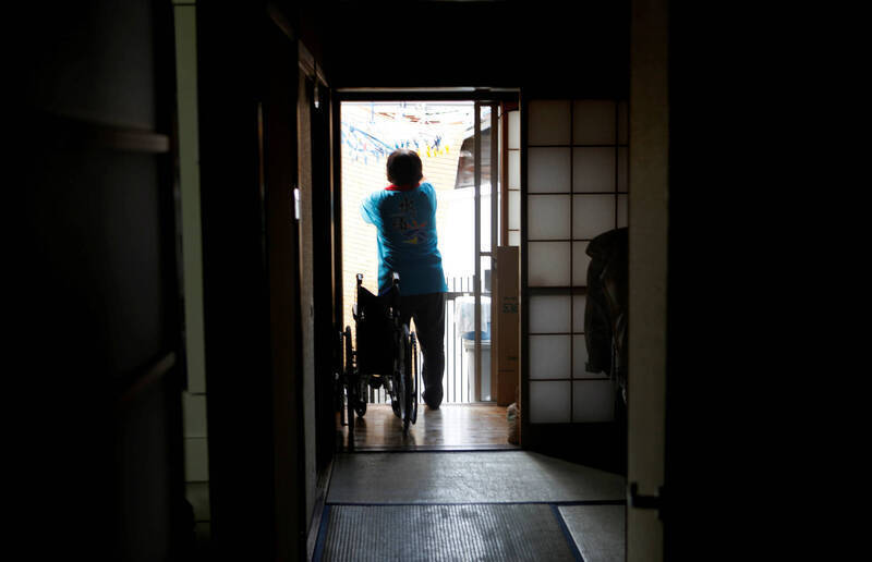 求職狂碰壁！62歲全職主婦「淪超市打工」 揭被迫踏入職場現實