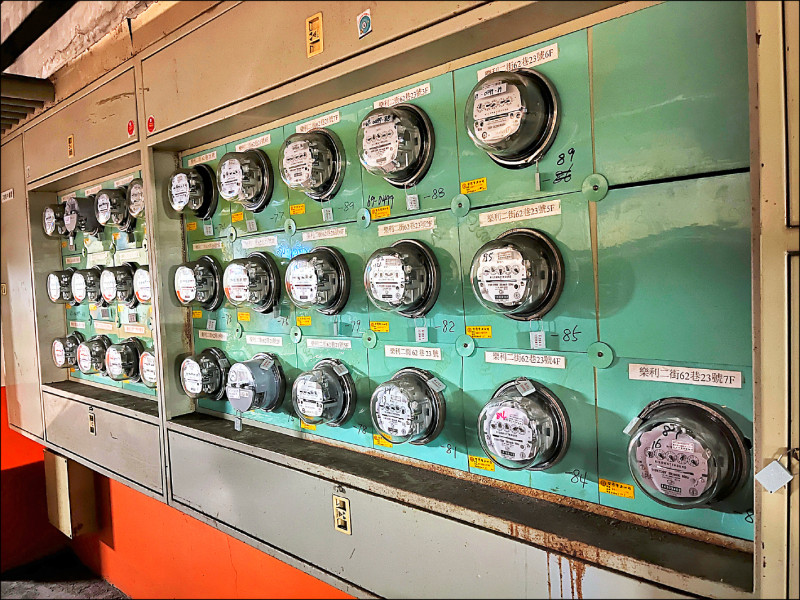 政府考量台電去年盈餘狀況及物價穩定需求，4月電價「凍漲」。（資料照）