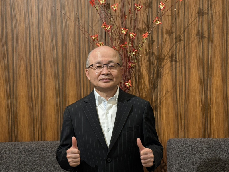 信錦董事長陳秋郎對低軌衛星新事業抱持高度樂觀信心。（記者卓怡君攝）