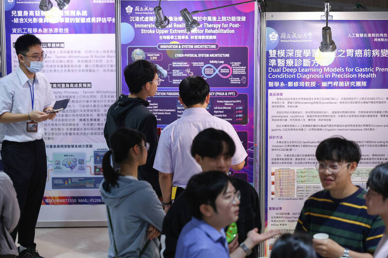 成大第6屆未來運算工作坊主題探討AI機器人，強調跨域整合與創新，並展出26組精選研發成果。（成大提供）