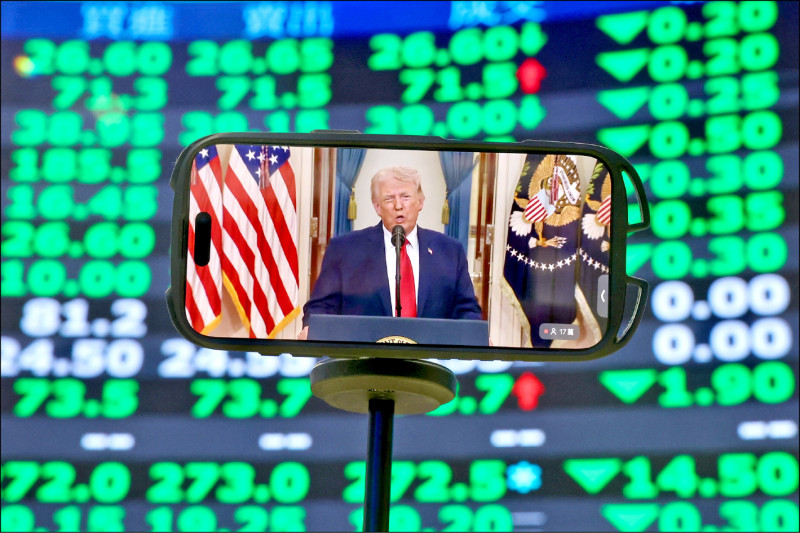 川普演講空襲 台股臉綠 震盪千點 個股輪動格局