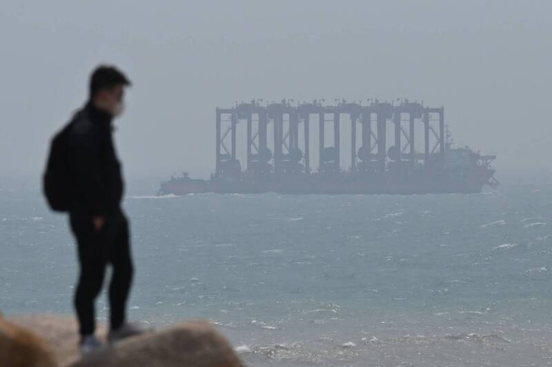 每年約有有價值2.45兆美元的貨物經由台灣海峽運輸，佔全球海上貿易總額的五分之一以上。圖為一艘船隻在台灣海峽航行。（法新社）