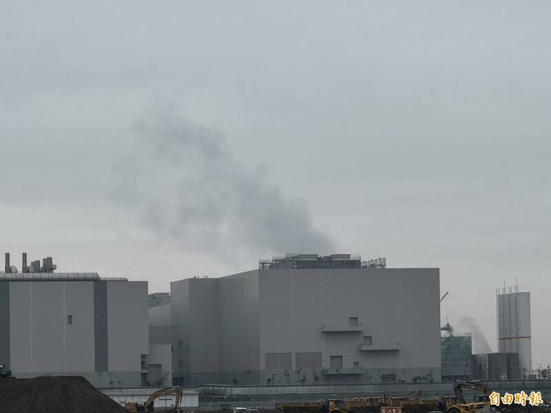 台積電嘉科廠冒煙，引發大家關注是否開始生產了。（記者蔡宗勳攝）