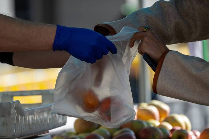 台灣「塑膠袋之亂」外媒也關注！還提了1個問題