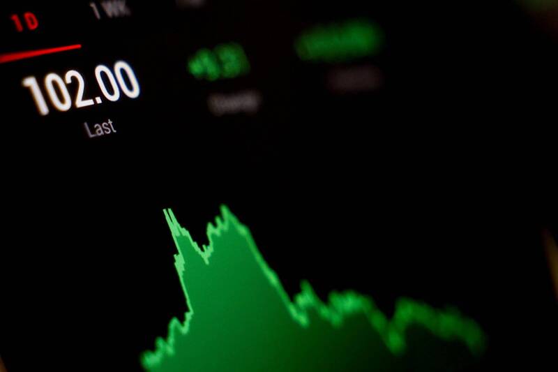 PTT神人大膽做空原油 3小時賺逾千萬網全跪了