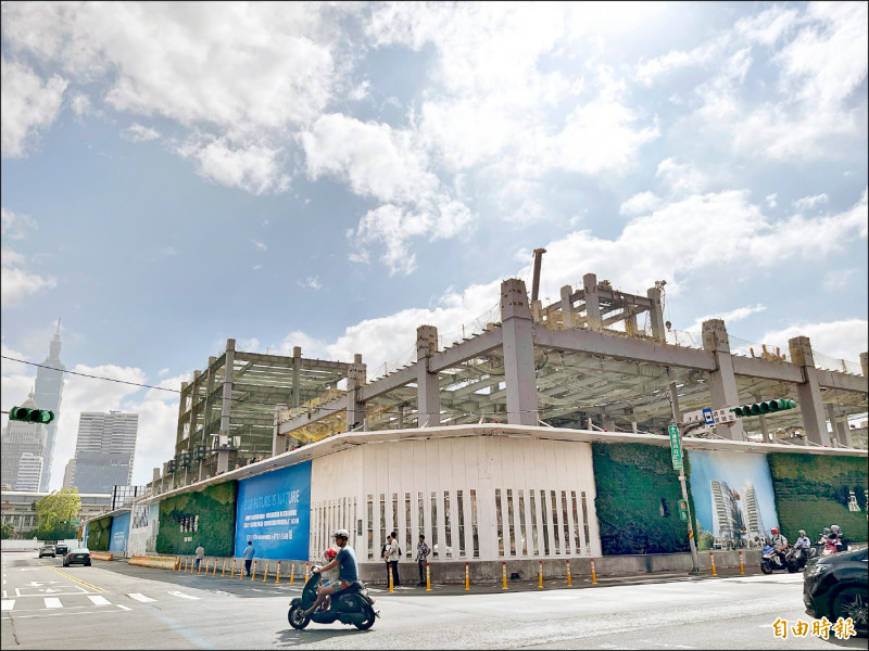 商仲業者分析，「京華廣場」首先要解決解除假扣押，才有機會讓業者接盤。（記者徐義平攝）