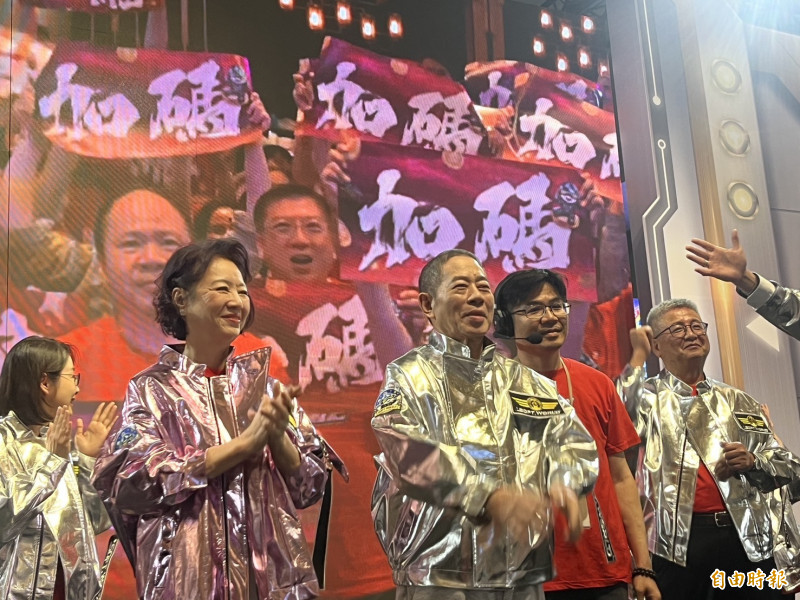 智冠3月成立AI發展中心、開啟人工智能應用新紀元，右為董事長王俊博。（記者張慧雯攝）